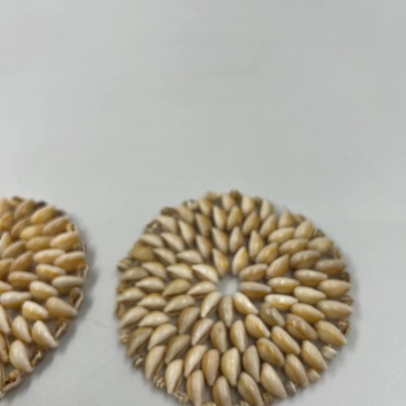 Vintage Cowrie Sea Shell Coasters 2 Piece Set Beach Decor Boho Cottage Core - Picture 3 of 8